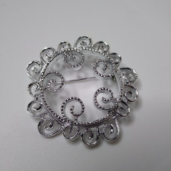Vintage Sarah Coventry Decorative Circular Metal Brooch - Picture 1 of 12